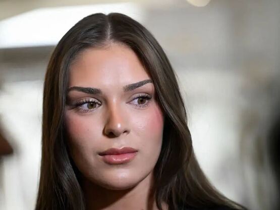  Πολιτική θύελλα μετά τη χειρονομία της ...