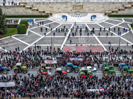 Στην Αθήνα οι αγρότες - Σε εξέλιξη το συ...