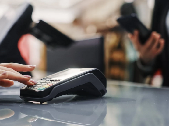 IRIS: Αλλάζουν από σήμερα τα όρια συναλλ...