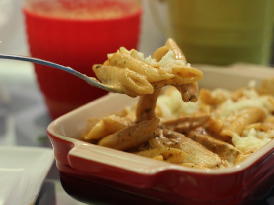 Συνταγή για πένες σε κρεμώδη σάλτσα καρα...