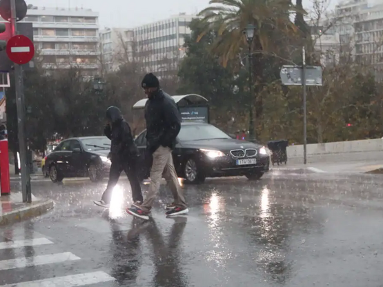 Καιρός: Βροχές και πτώση θερμοκρασίας στ...
