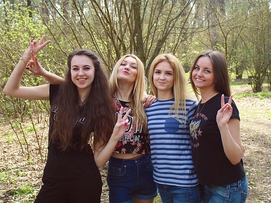 Οι 7 φράσεις που σας κάνουν αμέσως πιο συμπαθείς