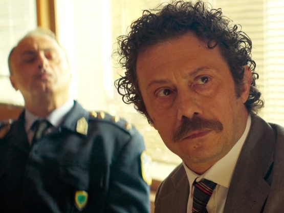 Το παιδί: Ο μηχανικός για το φράγμα, κατ...