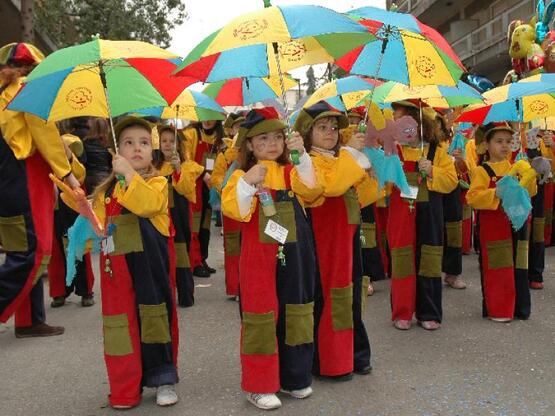Τώρα: Ολοκληρώθηκε η παρέλαση των μικρών...