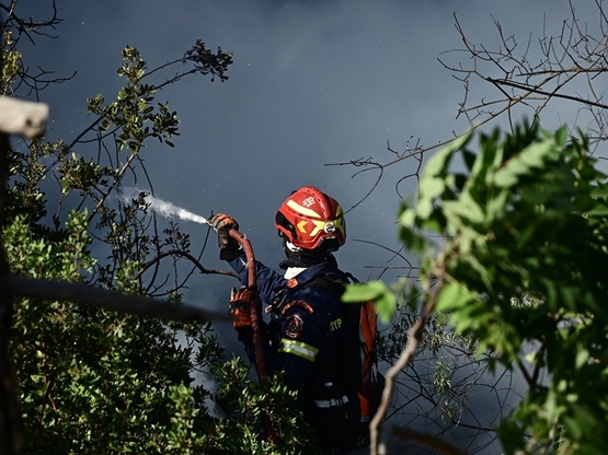 Ακραίος κίνδυνος για φωτιά σήμερα σε 3 π...