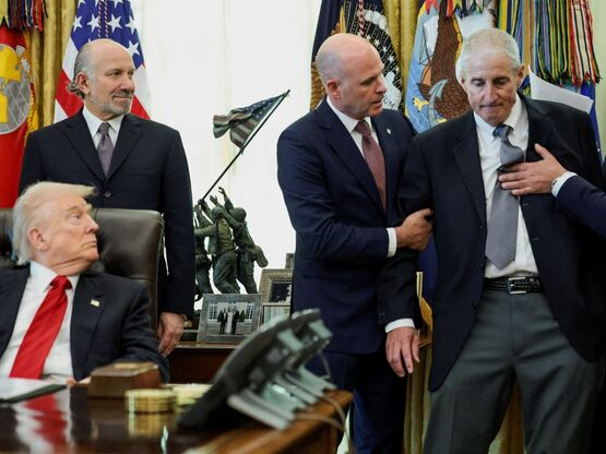 Λιποθύμησε στον Λευκό Οίκο δίπλα στον Ντ...