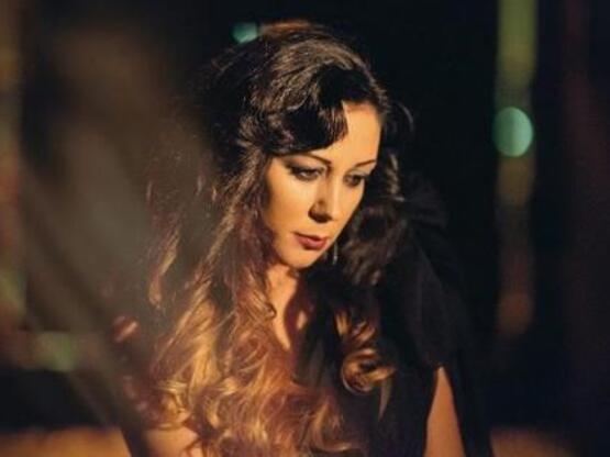 H Πατρινή τραγουδίστρια Διονυσία Καρόκη ...