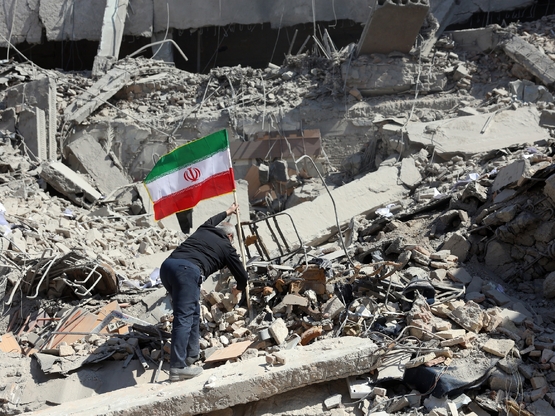 Πόλεμος ή διπλωματία; Το δίλημμα Τραμπ μ...