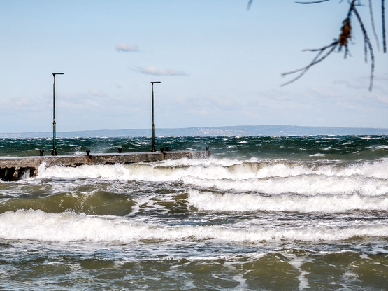 Δεμένα τα πλοία για Κρήτη λόγω της κακοκ...