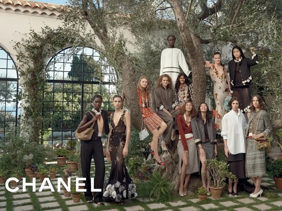 Chanel: Η εαρινή καμπάνια μας ξεναγεί στ...