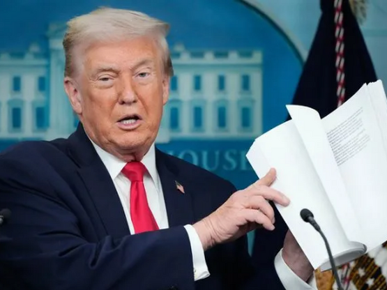 Τραμπ: «Θα δείτε» πόσο μακριά θα φτάσω γ...