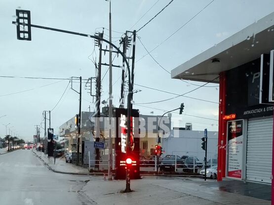 ΝΕΟ Πατρών- Αθηνών: Το ένα φανάρι ξηλώθη...