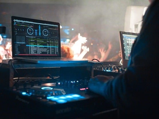 Οι «μεσημεριανές» στα καφέ και τα all da...