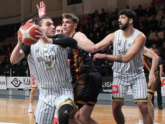 Ο Απόλλων Πατρών διαμαρτύρεται για την π...