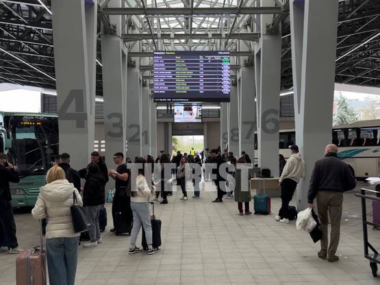 Νon stop τα δρομολόγια- Καρναβαλιστές πα...