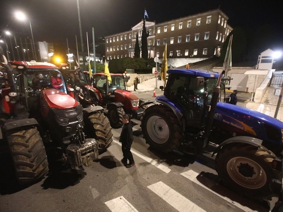 Αγρότες: Στο Σύνταγμα θα μείνουν παραταγ...