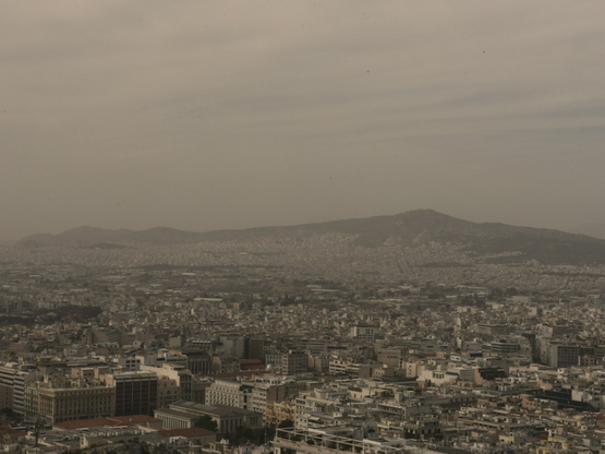 Αφρικανική σκόνη: Τι να προσέξουν όσοι έ...