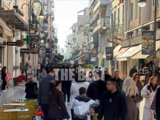 Πάτρα: Κοσμοσυρροή στο κέντρο για τα ανο...