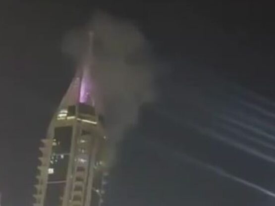 Ντουμπάι: Καπνός σε ουρανοξύστη στη μαρί...