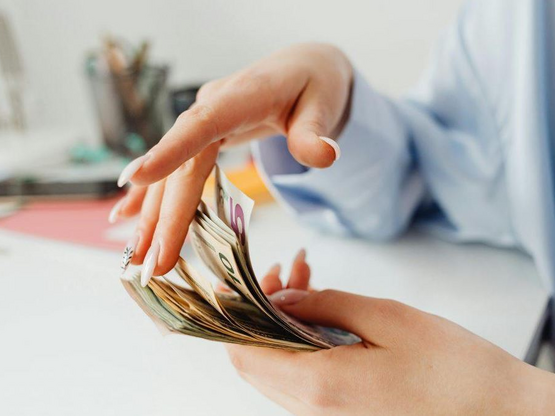 Voucher 750 ευρώ: Ξεκινούν οι αιτήσεις -...