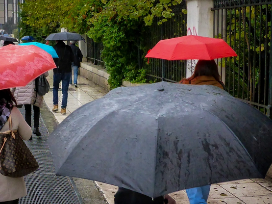 Καιρός: Άστατες συνθήκες με βροχές και κ...