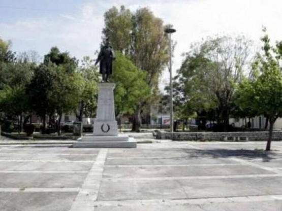 Πλ. Ελευθερίας: Ανήλικοι εκτοξεύουν αντι...