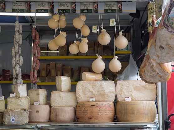 Απλησίαστα τα ελληνικά τυριά - Ανατιμήσε...