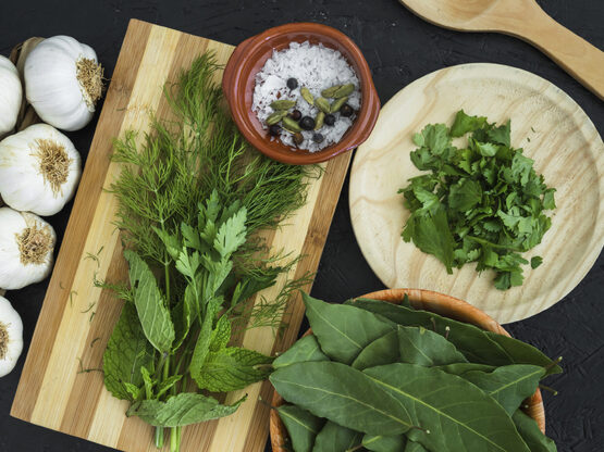 Ξεχάστε το αλάτι: Το βότανο που ενισχύει...