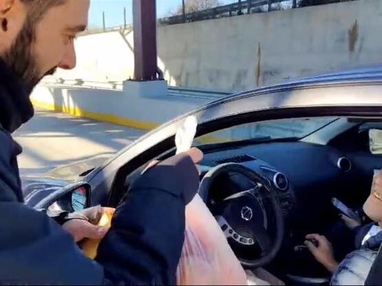 Αγρότες προσέφεραν μήλα και κρόκο Κοζάνη...