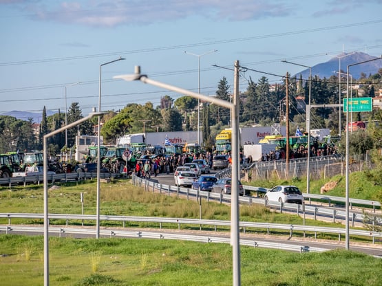 Αγρότες- Πάτρα: Άνοιξε η μεγάλη περιμετρ...