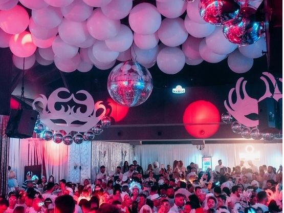 Φλας στον iconic «Λευκό Χορό», έφτασε φέ...