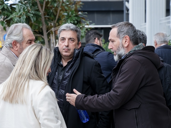 Τέμπη: Οργή συγγενών στη δίκη για τα βίν...