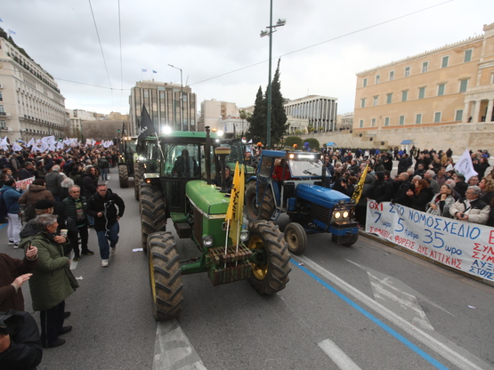 Έφτασαν οι αγρότες στην Αθήνα - Τα τρακτ...