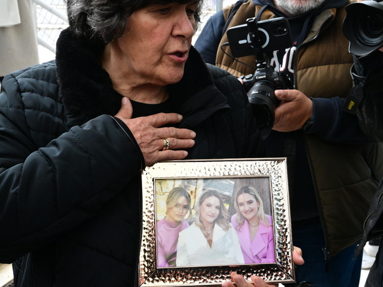 Δίκη για τα Τέμπη: Συγκίνηση, η γιαγιά τ...