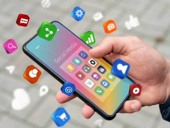 Στροφή στα social media για τους κολοσσούς των ΜΜΕ