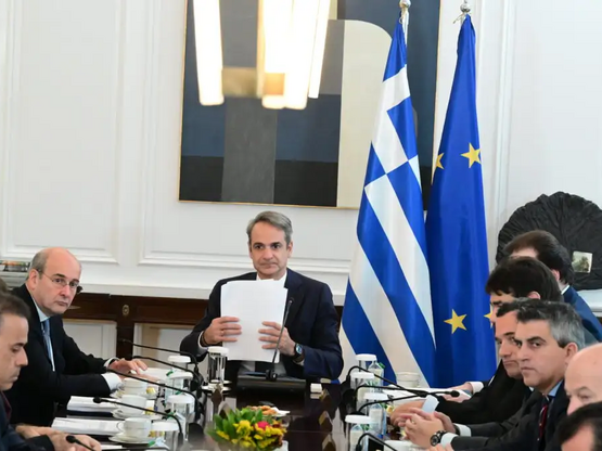 Θέμα ωρών ο ανασχηματισμός: Καρατομήσεις...