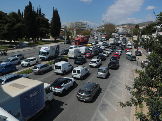 Λιγότεροι στους δρόμους- Πόσοι πέρασαν α...