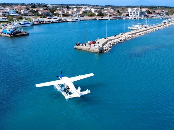 Πρώτη προσθαλάσσωση υδροπλάνου στην Κυλλήνη