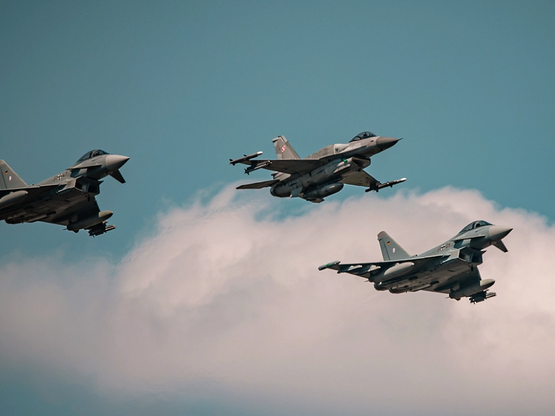 Συναγερμός στην Πολωνία: Απογείωση μαχητ...