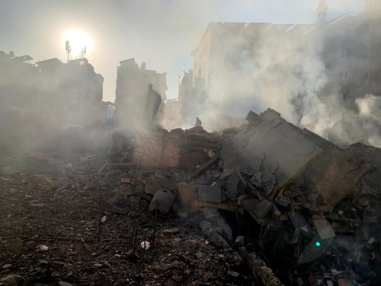 Έξι πλοία χτυπήθηκαν στα Στενά του Ορμού...