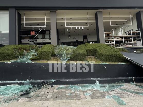 Πάτρα: Οι θυελλώδεις άνεμοι «ξήλωσαν» βι...