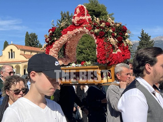 Η Μεγάλη Παρασκευή στο Β΄ Κοιμητήριο Πατ...