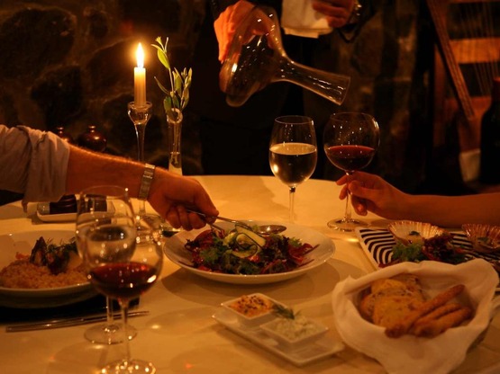 Πάτρα: Sold out τα εστιατόρια για το βρά...