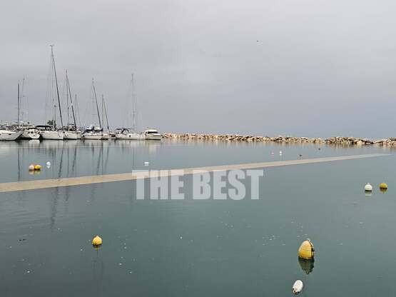 Κατασκευάστηκαν εξέδρες για... υποβρύχια...