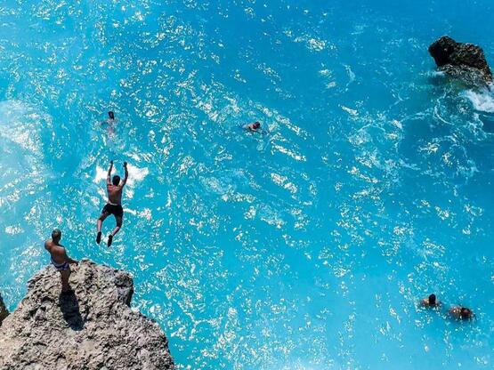 Αίθριος ο καιρός αλλά και τοπικές βροχές...