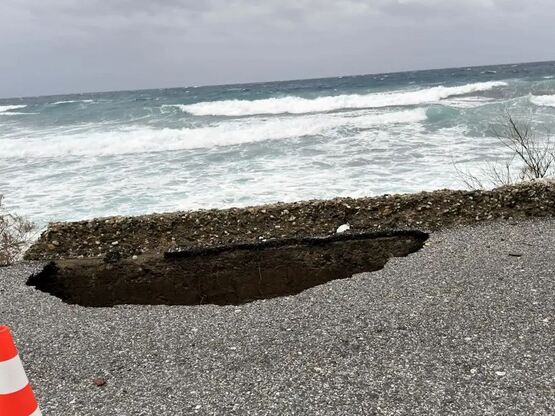 Τήνος: Καταστροφές από τη σφοδρή κακοκαι...