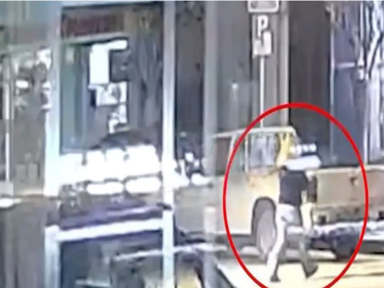 Κόρινθος: Βίντεο από την επίθεση με νέφτ...