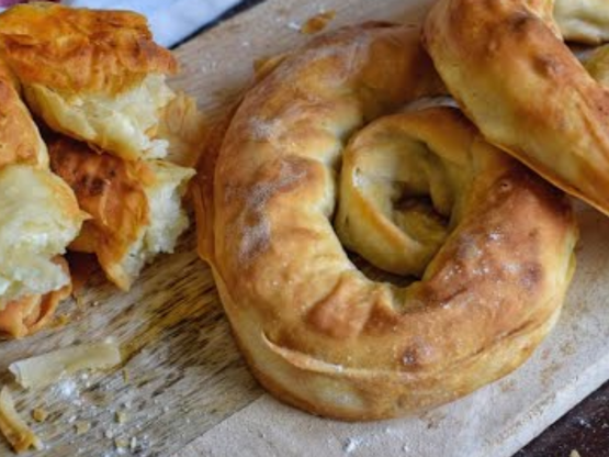 Συνταγή για σκοπελίτικη στριφτή τυρόπιτα