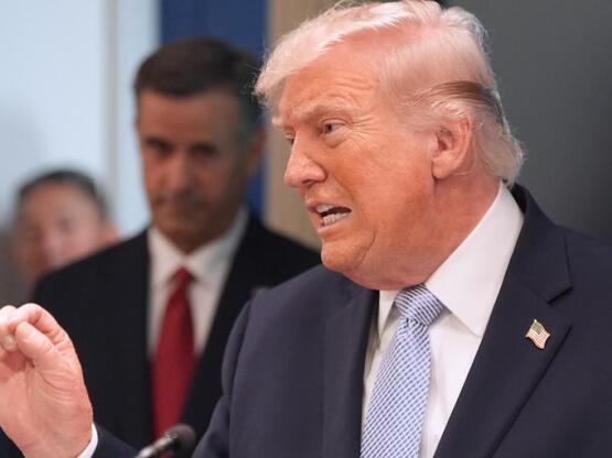 Ο Τραμπ στέλνει διπλό μήνυμα στην Τεχερά...