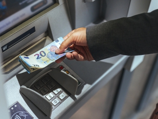 Νέος κατώτατος μισθός: Tα καθαρά ποσά, τ...